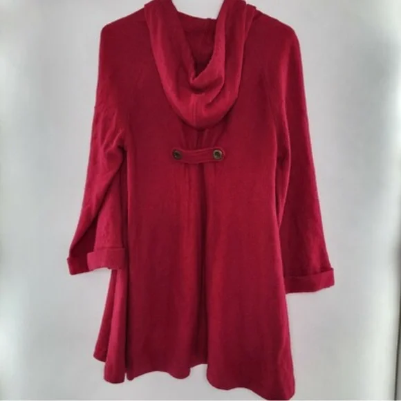 Monroe & Main Vibrant Red Hooded Cape - Picture 2 of 3
